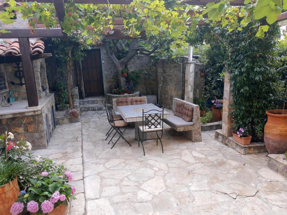 Sea-Side Old Stone Villa With A Private Garden Будва Екстериор снимка