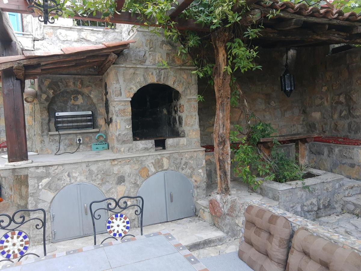 Sea-Side Old Stone Villa With A Private Garden Будва Екстериор снимка