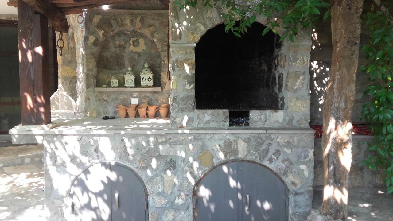 Sea-Side Old Stone Villa With A Private Garden Будва Екстериор снимка