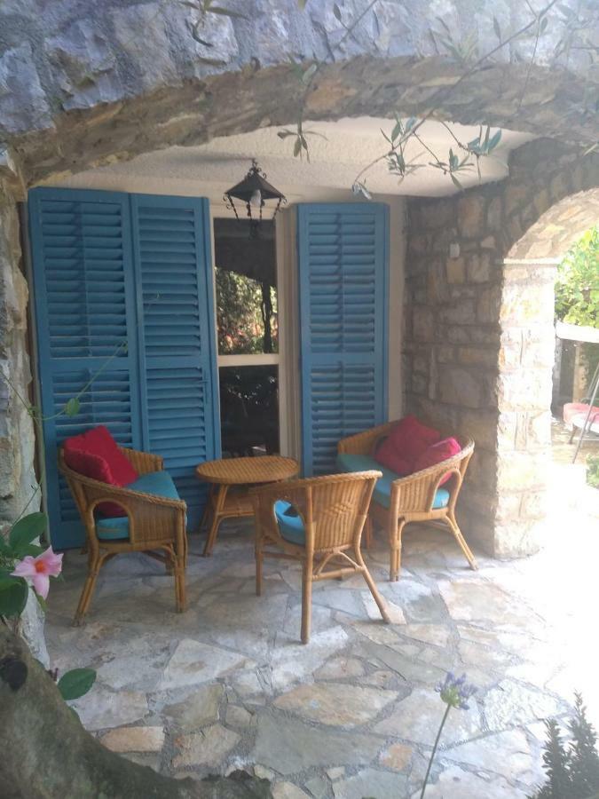 Sea-Side Old Stone Villa With A Private Garden Будва Екстериор снимка